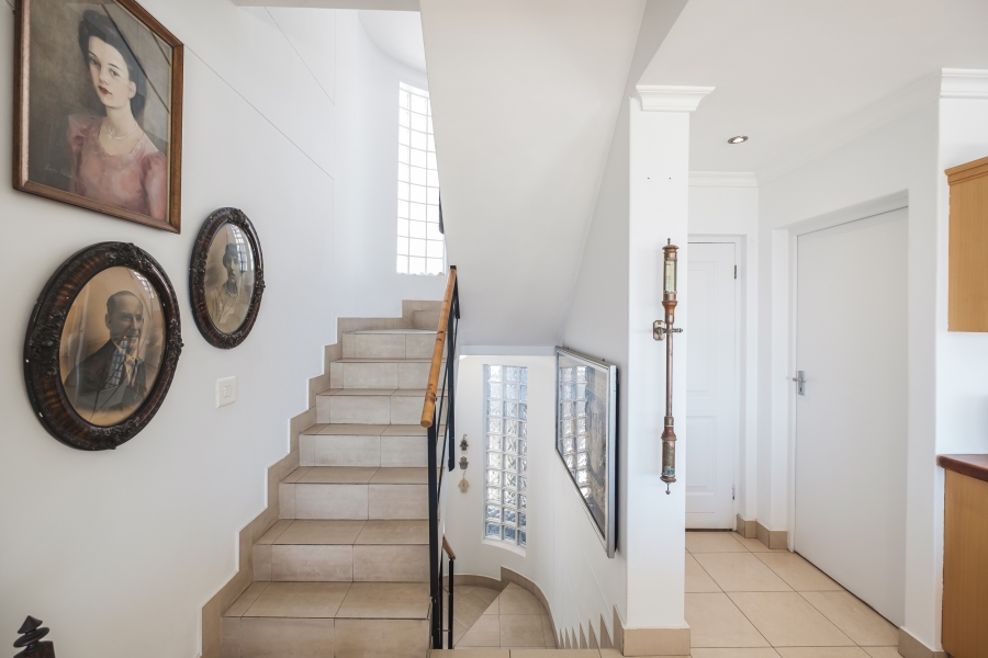 3 Bedroom Property for Sale in Sea Point Western Cape